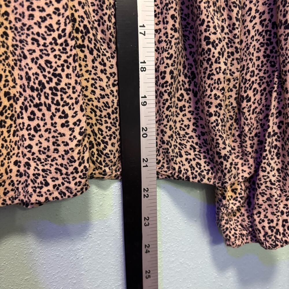 ⭐️ 3/$21 ⭐️ URBAN Romantics Cheetah Smocked Peplum Long Sleeve Blouse Size S - Picture 8 of 8